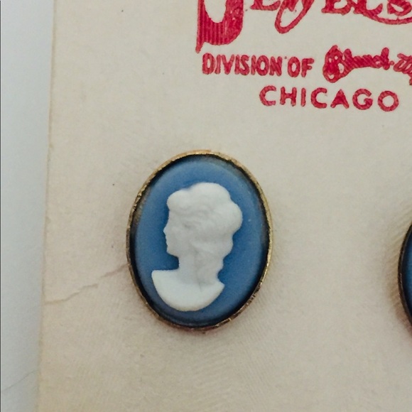 Vintage 60’s 12kt Gold Cameo New Earrings! - Picture 2 of 6